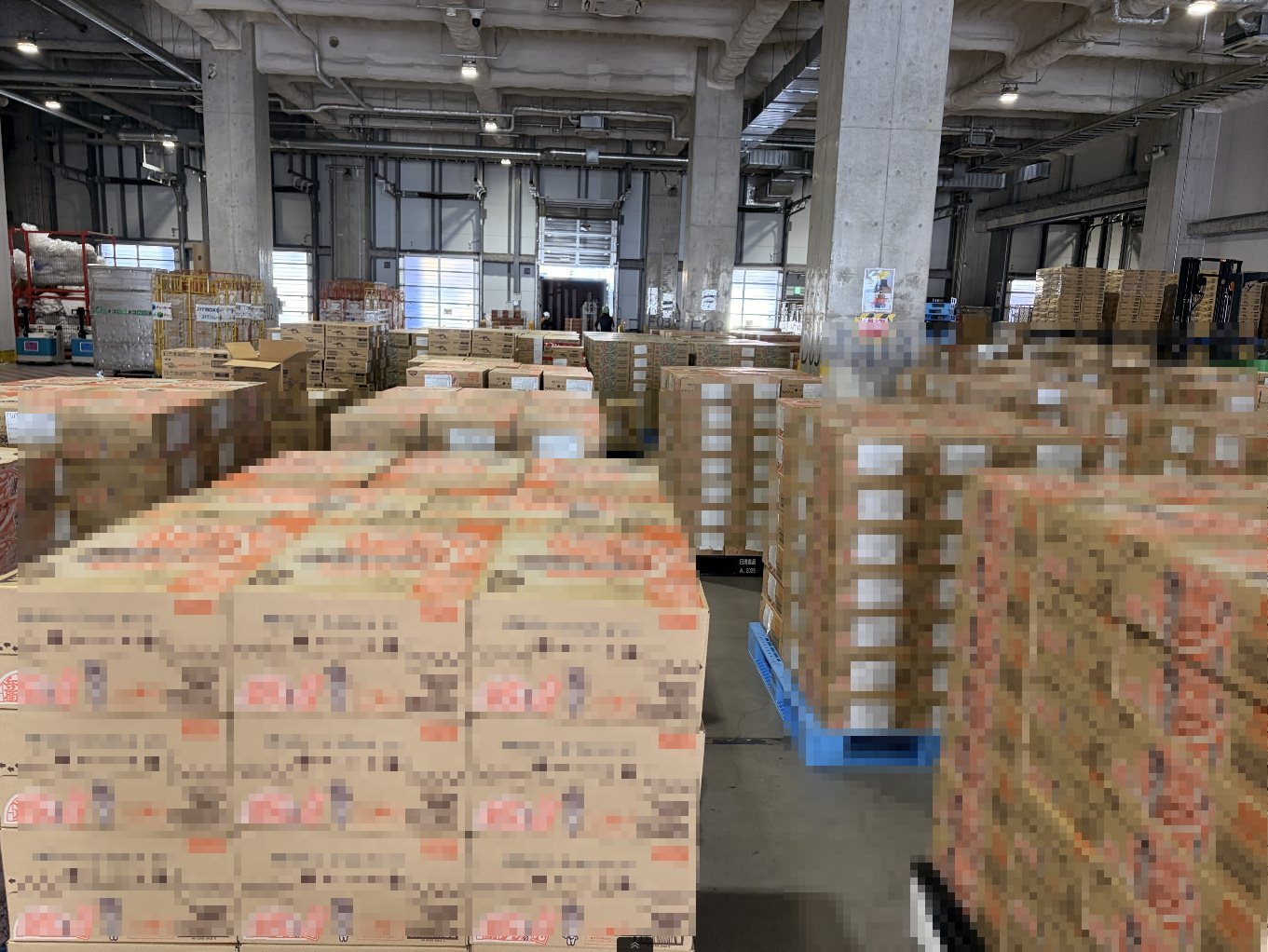 倉庫泡麵堆放