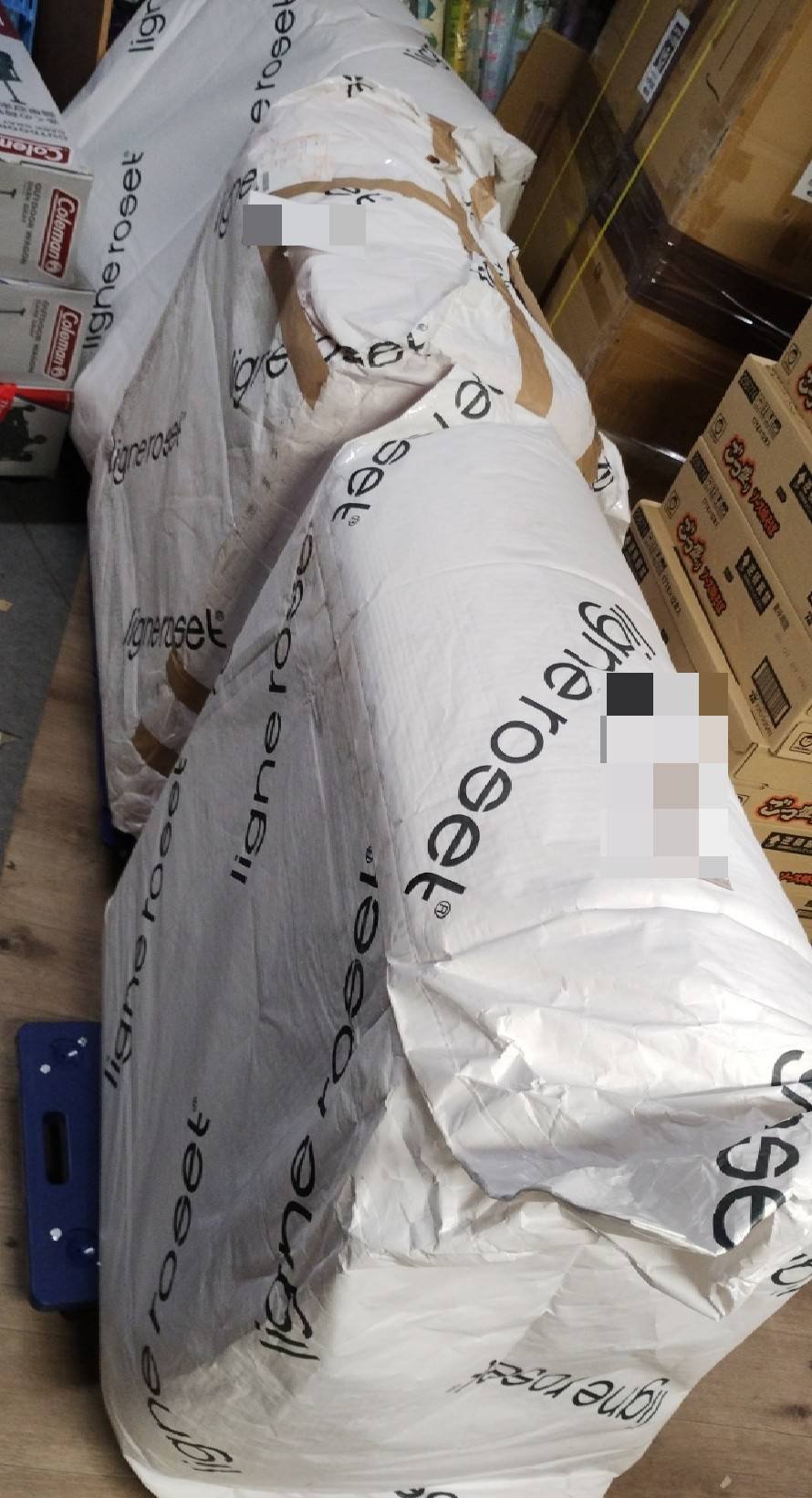 Ligne Roset Togo 沙發原廠牛皮紙包裝抵達日本倉庫